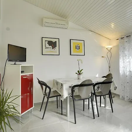Rina Apartman